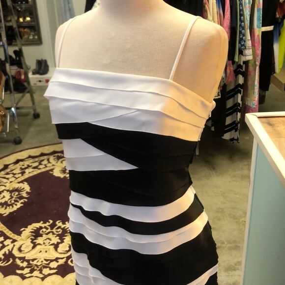 JS COLLECTION Black/White Tiered Cocktail Dress 10 - Picture 5 of 8